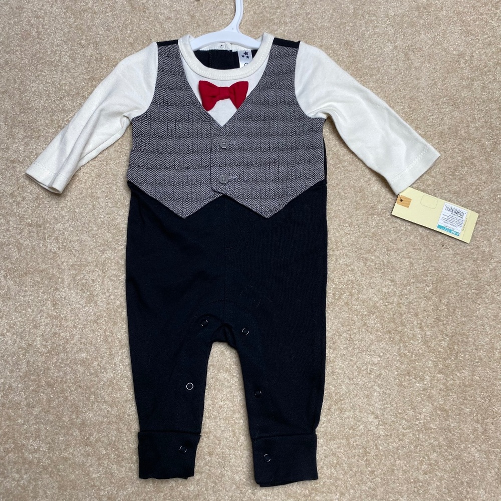 3/$30! NWT! 🆕 Boys charcoal tuxedo size 0-3 months